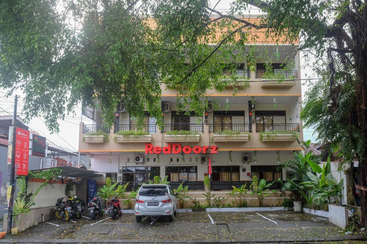 Reddoorz @ Jalan Pramuka Manado Hotel Exterior photo