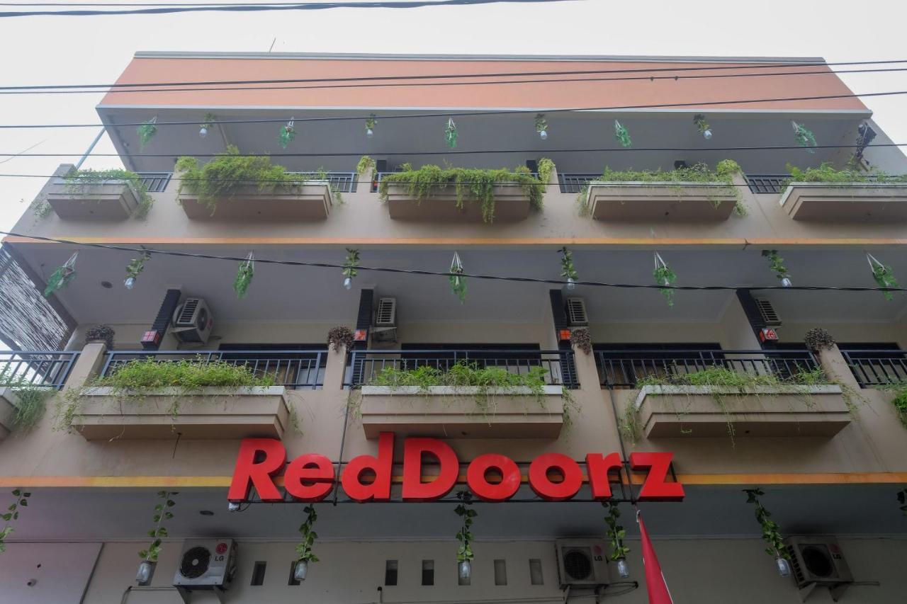 Reddoorz @ Jalan Pramuka Manado Hotel Exterior photo