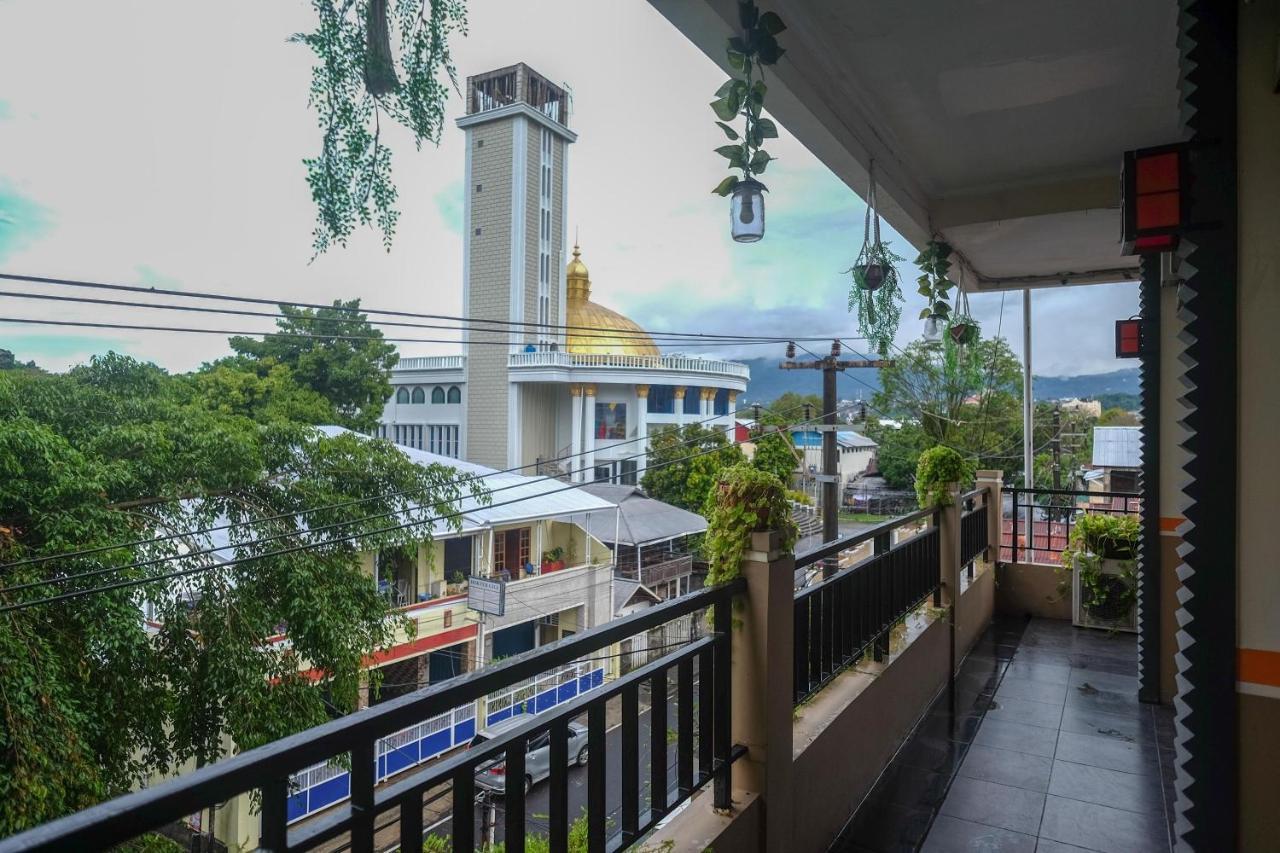 Reddoorz @ Jalan Pramuka Manado Hotel Exterior photo